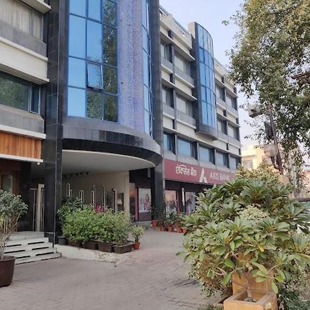 Hotel Crystal Palace Meerut Exteriör bild