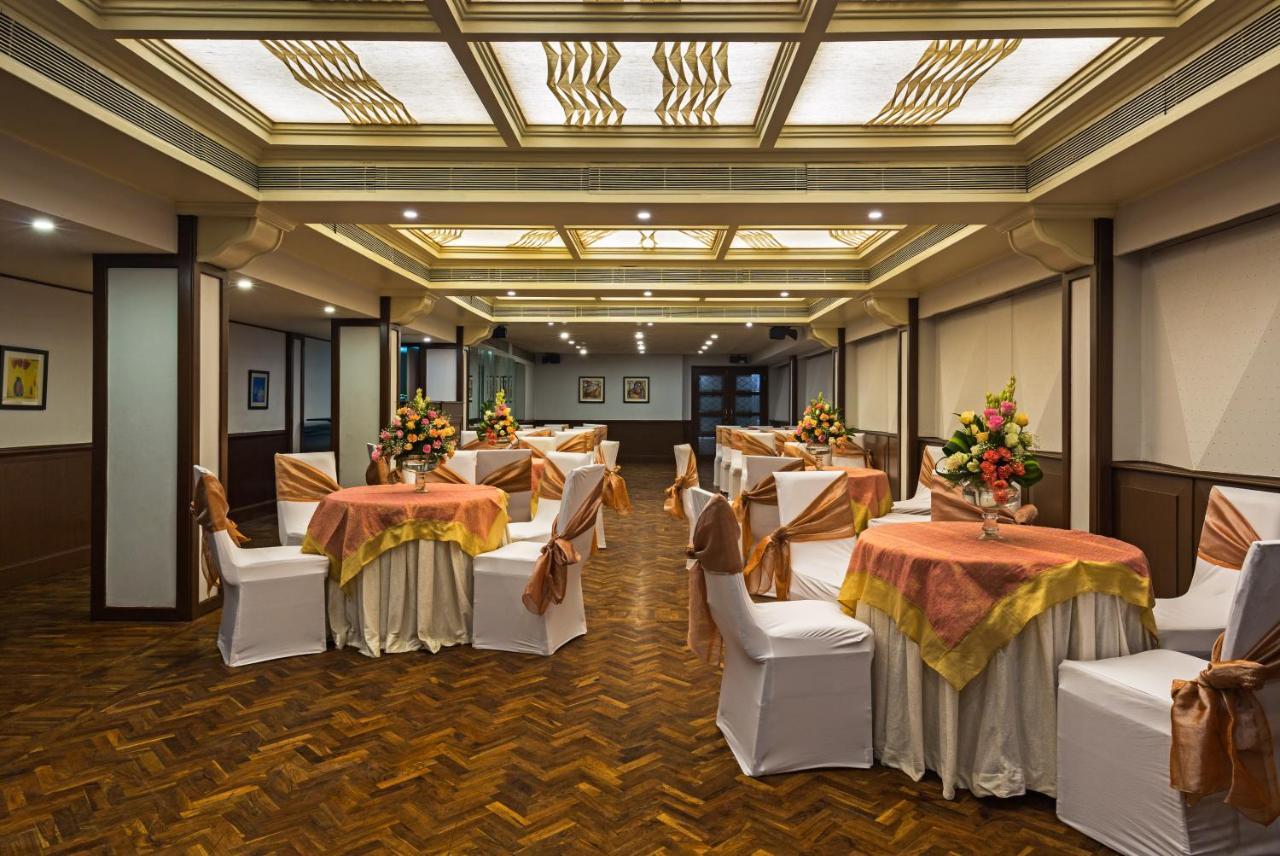 Hotel Crystal Palace Meerut Exteriör bild