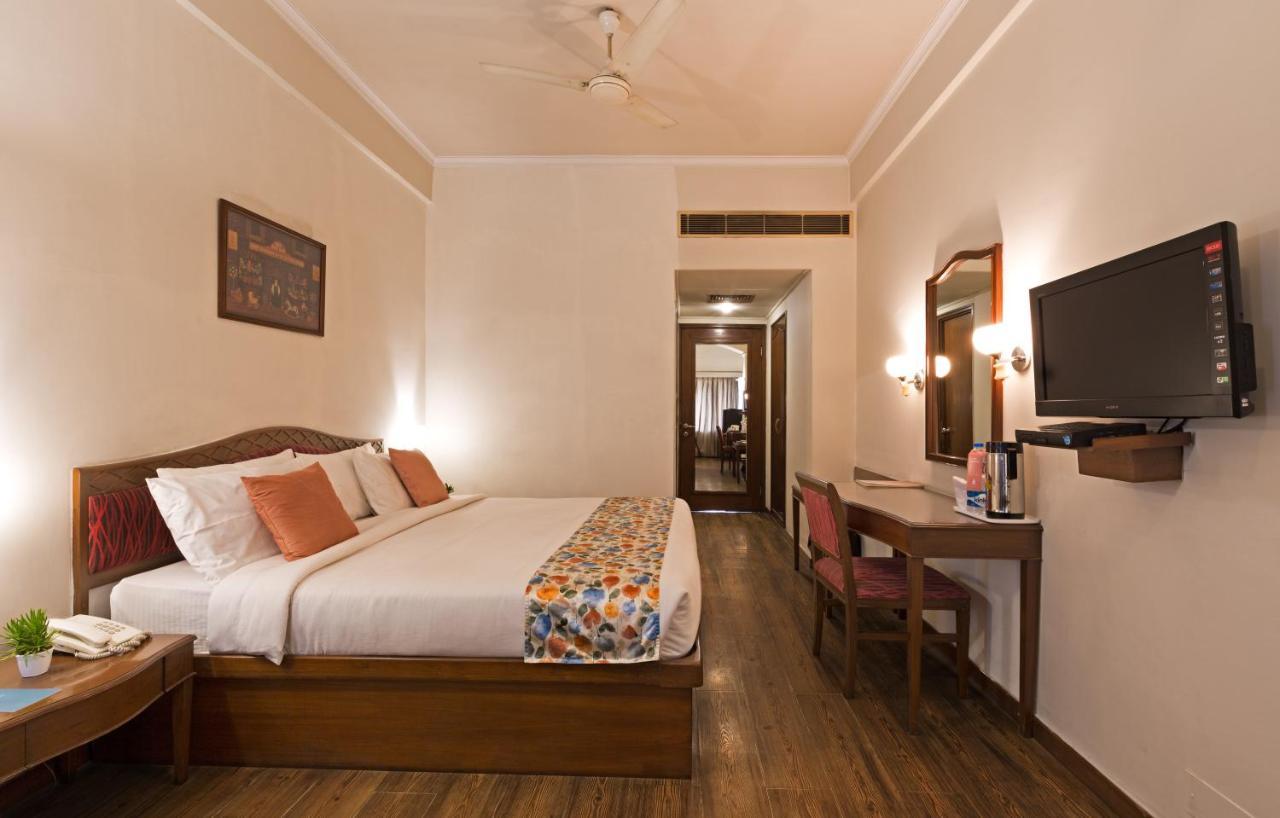 Hotel Crystal Palace Meerut Exteriör bild