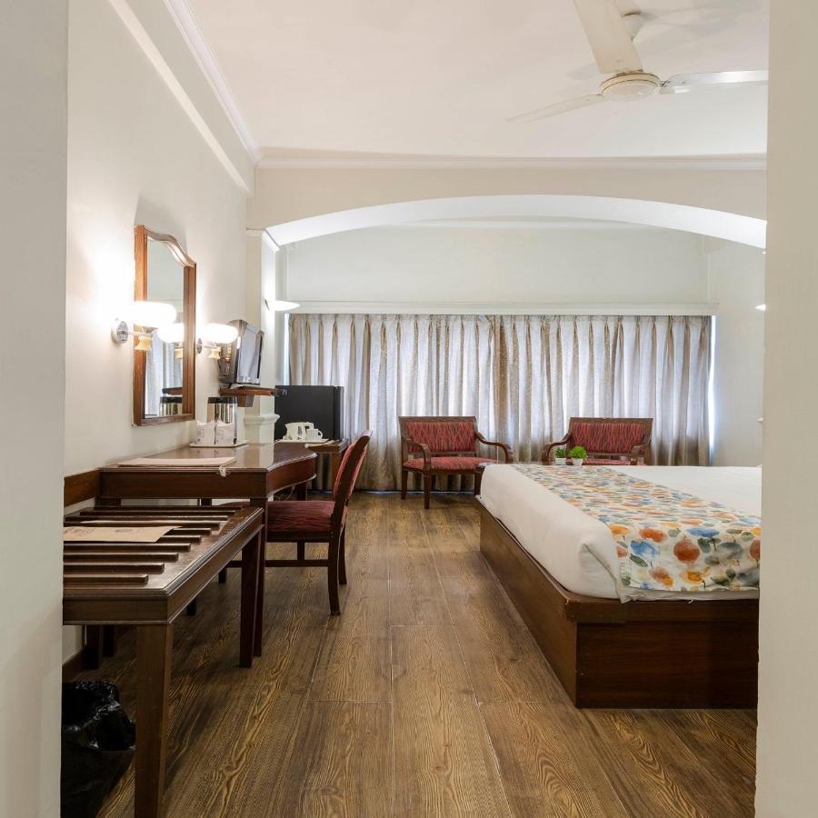 Hotel Crystal Palace Meerut Exteriör bild