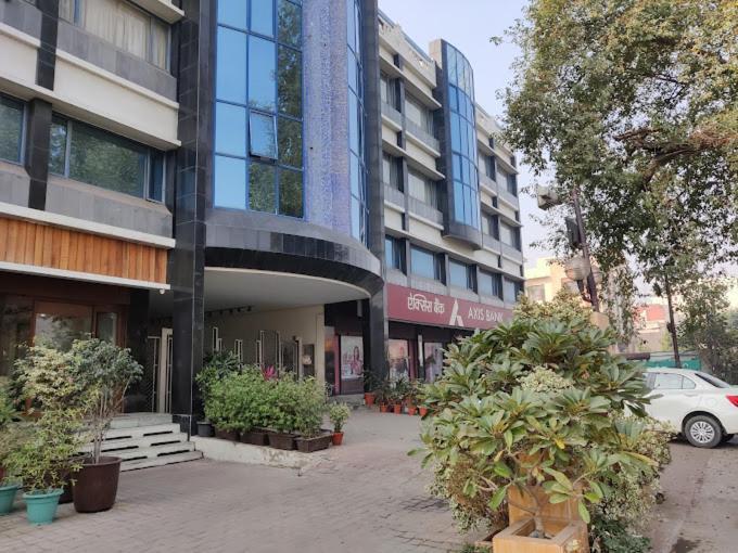 Hotel Crystal Palace Meerut Exteriör bild